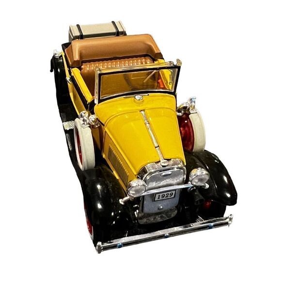 1929 Ford Roadster scale car - Picture 2 of 12